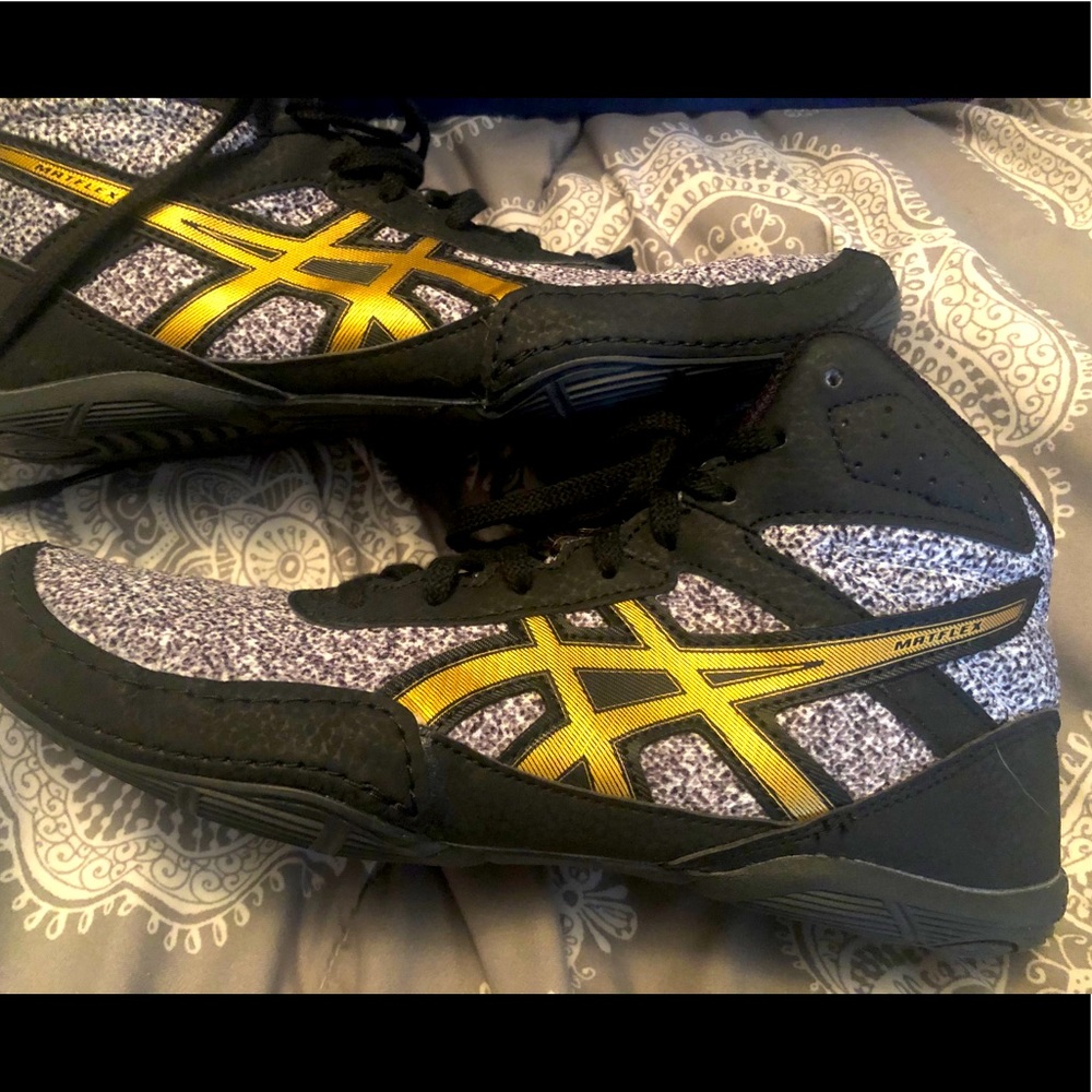 Wrestling shoes